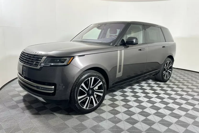 2023 Land Rover Range Rover SE photo 1
