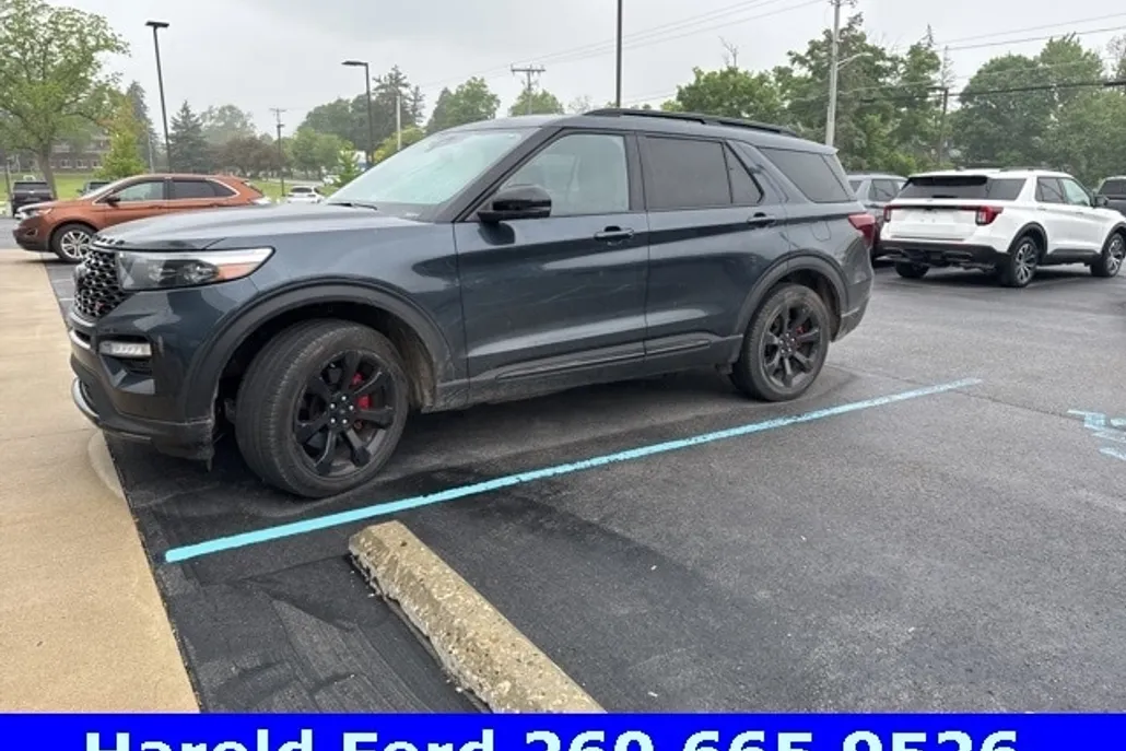 2023 Ford Explorer ST photo 1