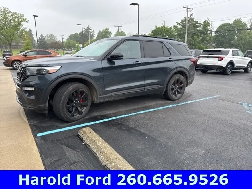 2023 Ford Explorer ST photo 1