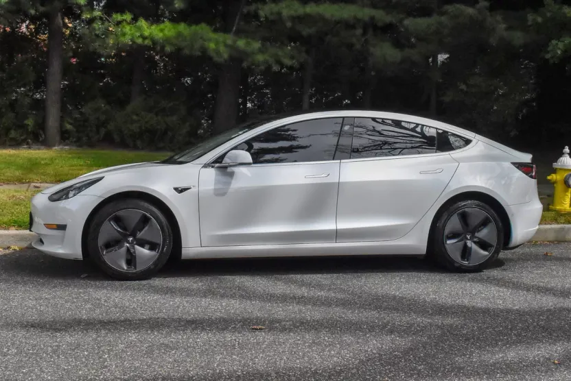 2020 Tesla Model 3 Standard Range Plus photo 1