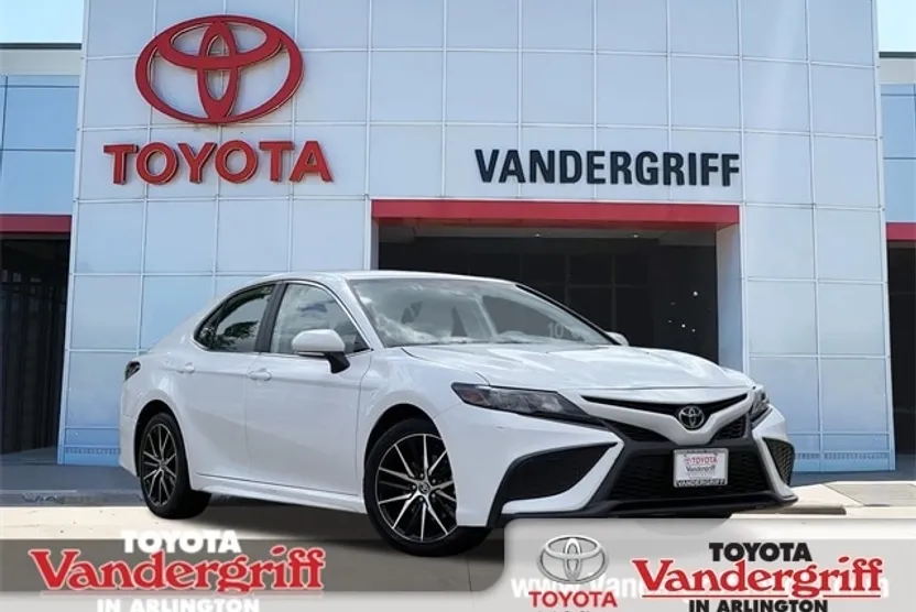 2024 Toyota Camry SE photo 1