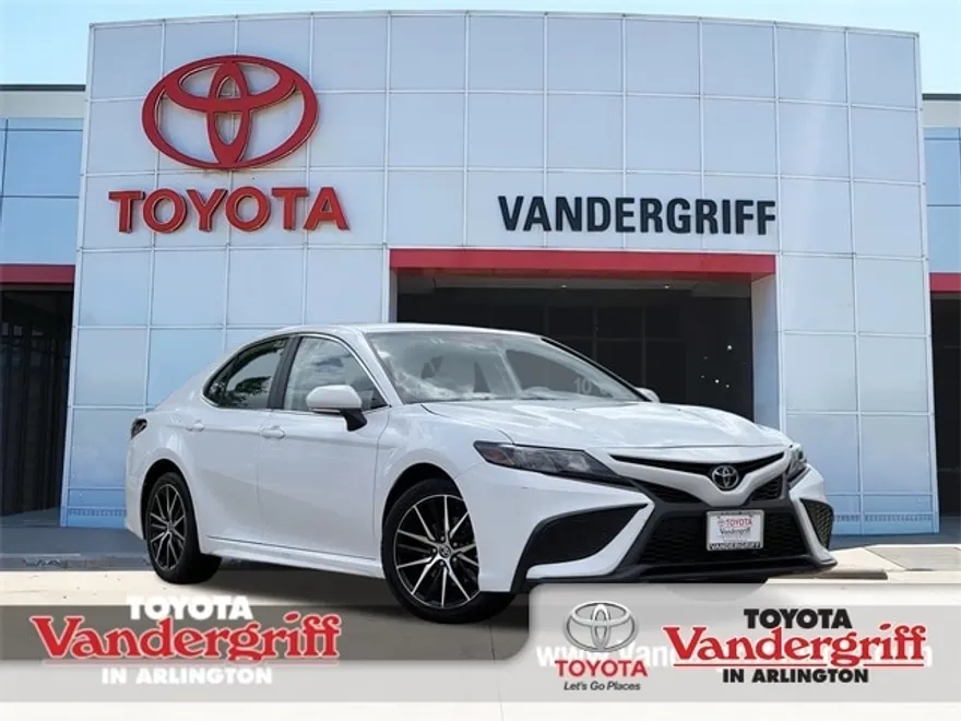 2024 Toyota Camry SE photo 1