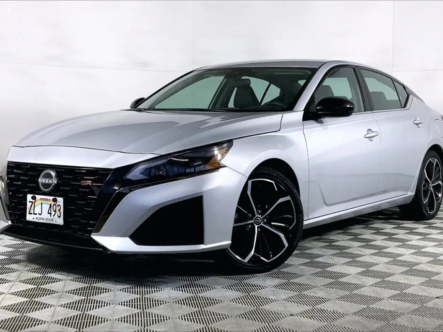 2024 Nissan Altima 2.5 SR photo 1