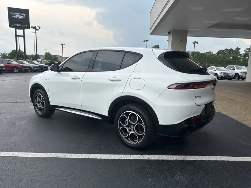2024 Alfa Romeo Tonale Ti photo 2
