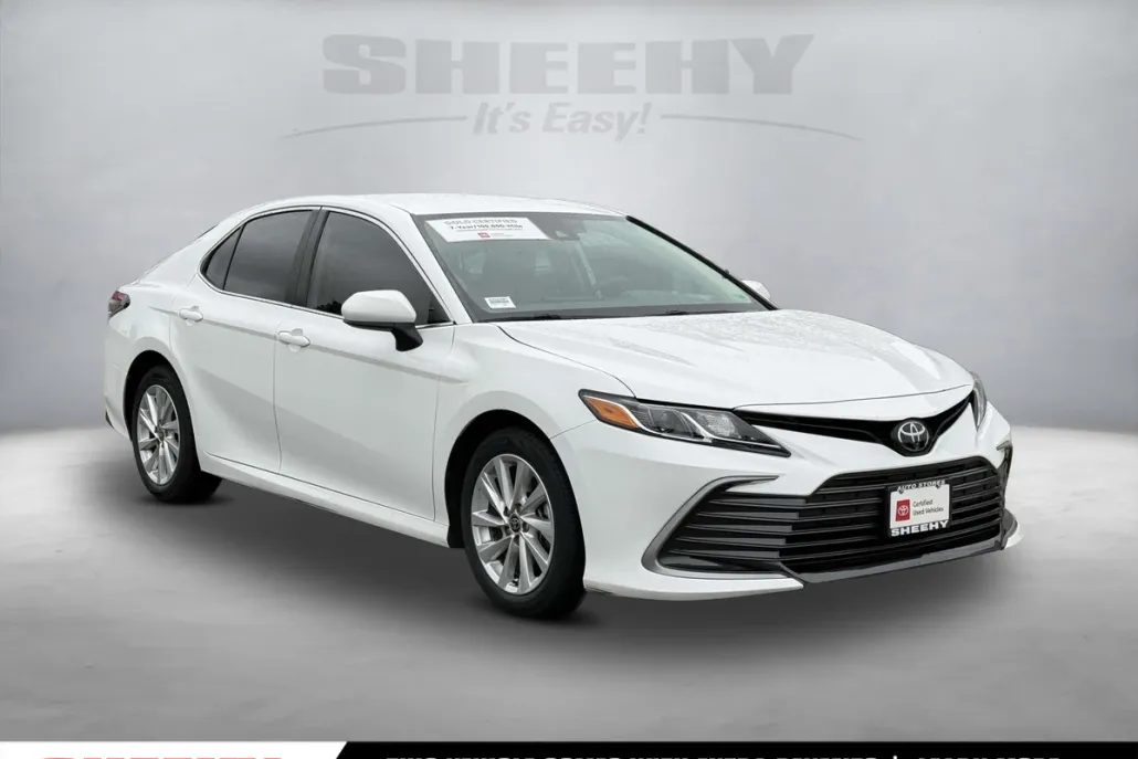 2023 Toyota Camry LE photo 1