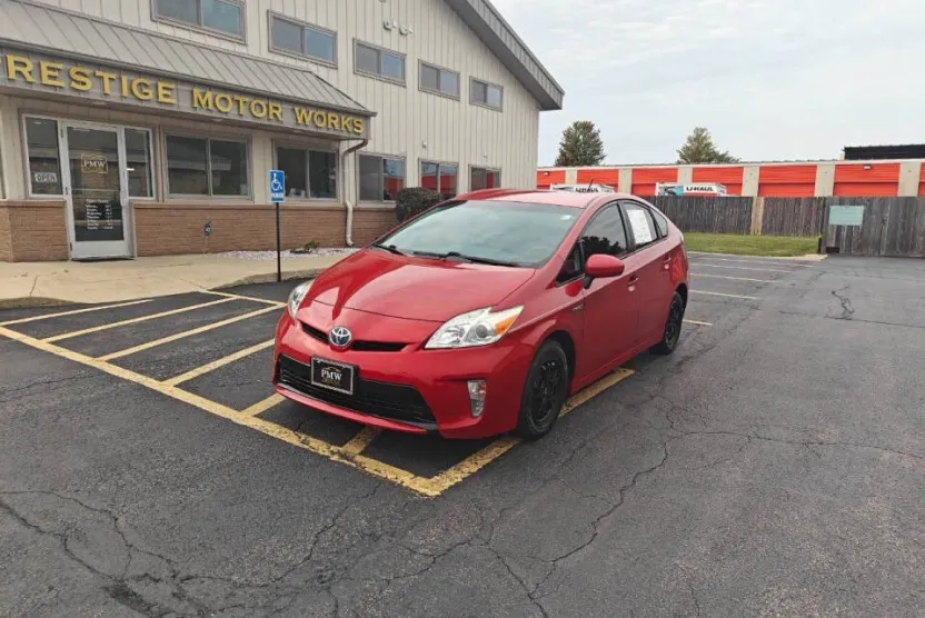 2013 Toyota Prius Four photo 1