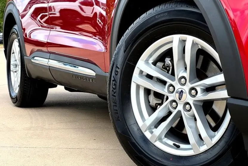 2022 Ford Explorer XLT photo 1