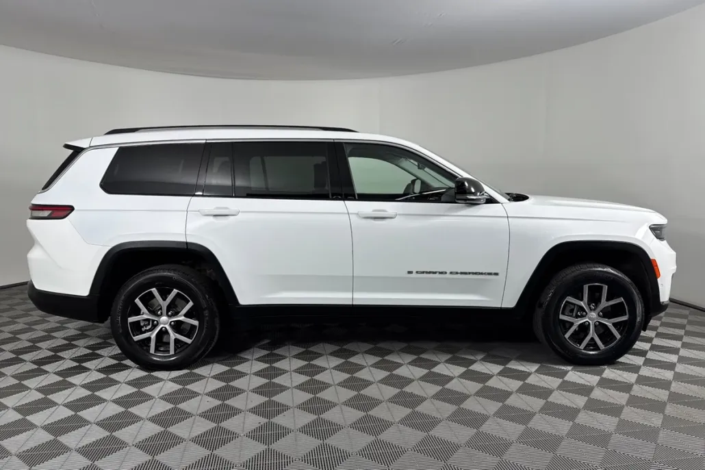 2023 Jeep Grand Cherokee Limited photo 1