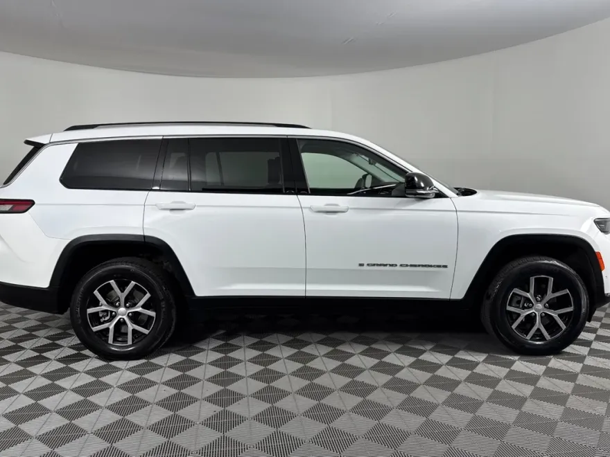 2023 Jeep Grand Cherokee Limited photo 1