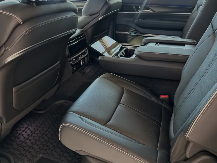 2024 Jeep Grand Wagoneer L photo 12