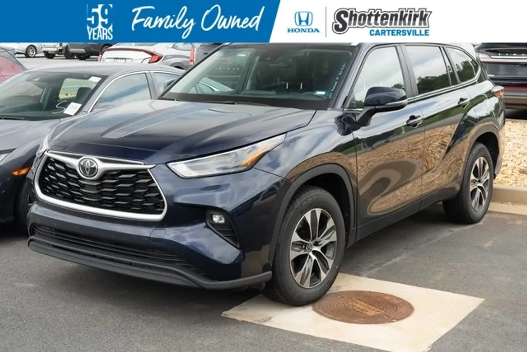 2023 Toyota Highlander L photo 1