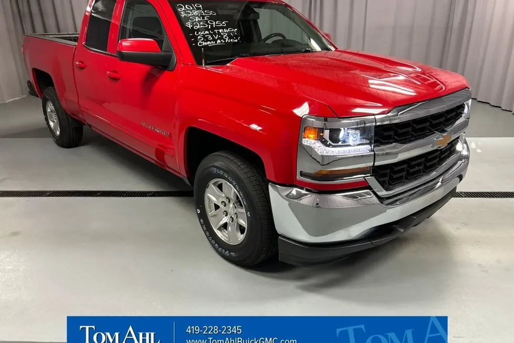 2019 Chevrolet Silverado LT photo 1