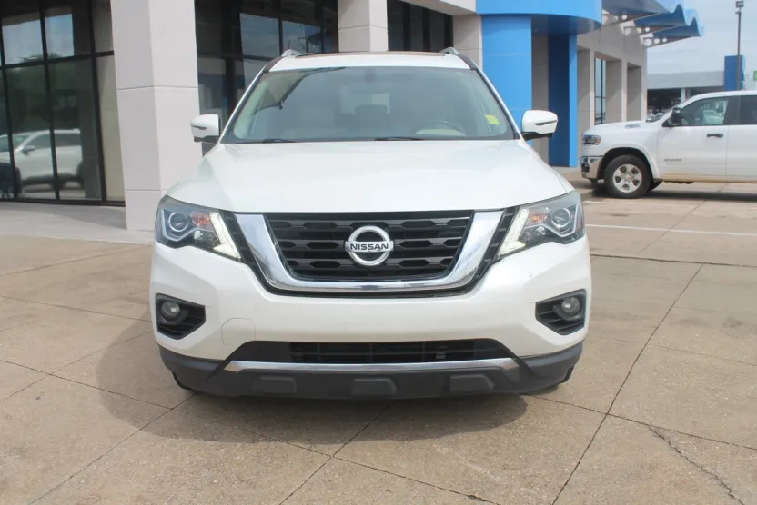 2017 Nissan Pathfinder photo 1