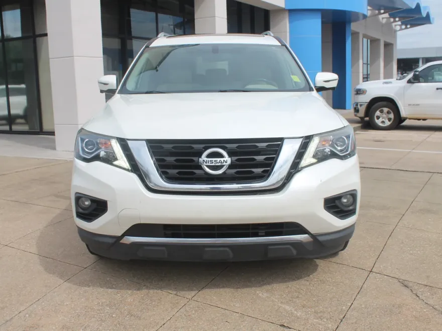 2017 Nissan Pathfinder photo 1