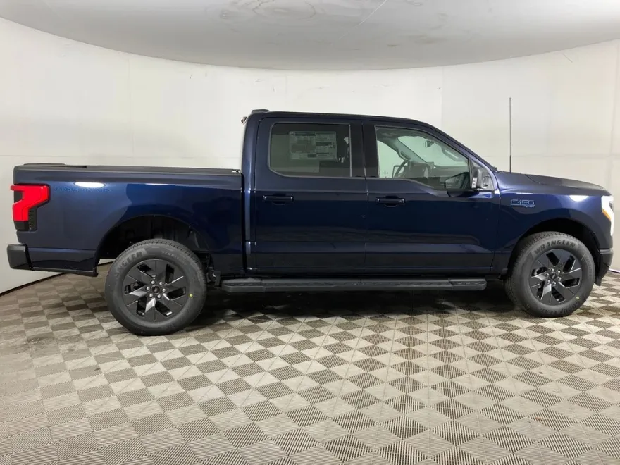 2025 Ford F-150 Lightning photo 1