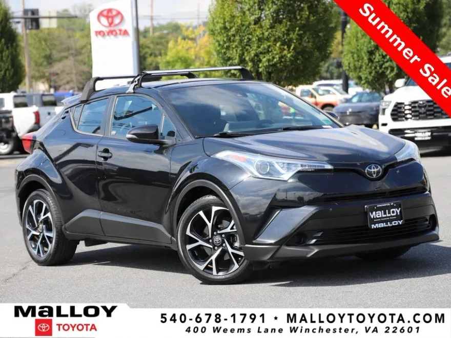 2019 Toyota C-HR XLE photo 1