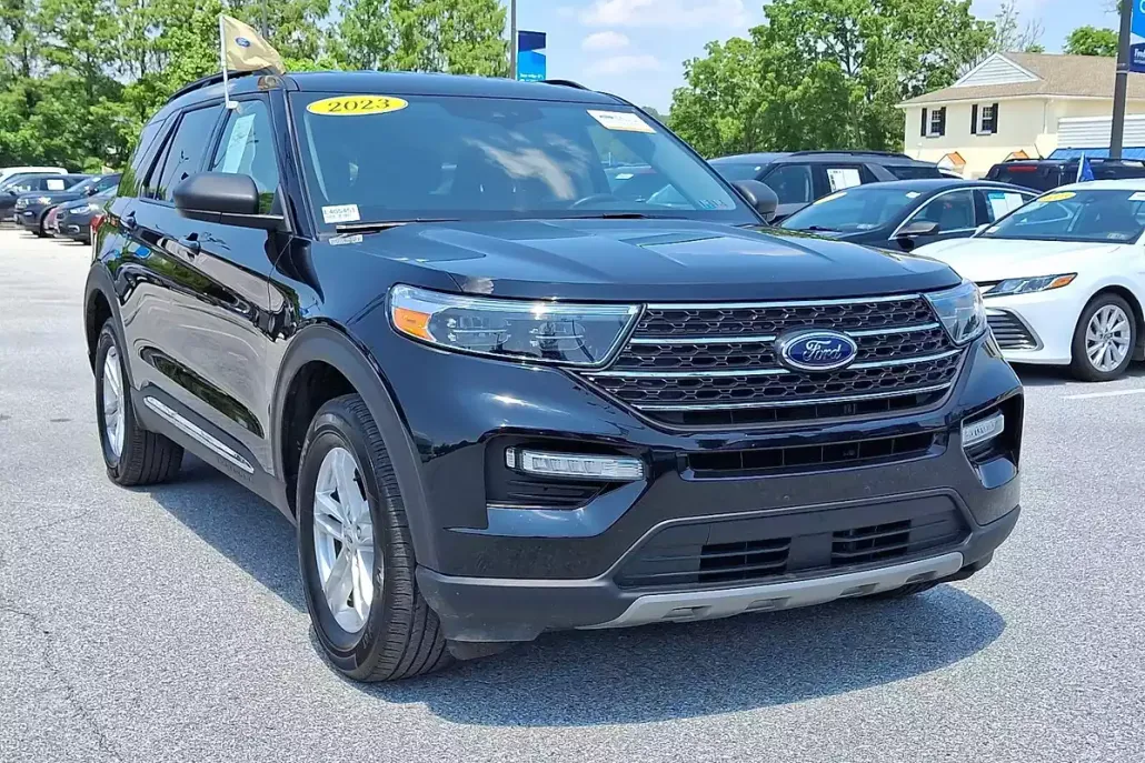 2023 Ford Explorer XLT photo 1