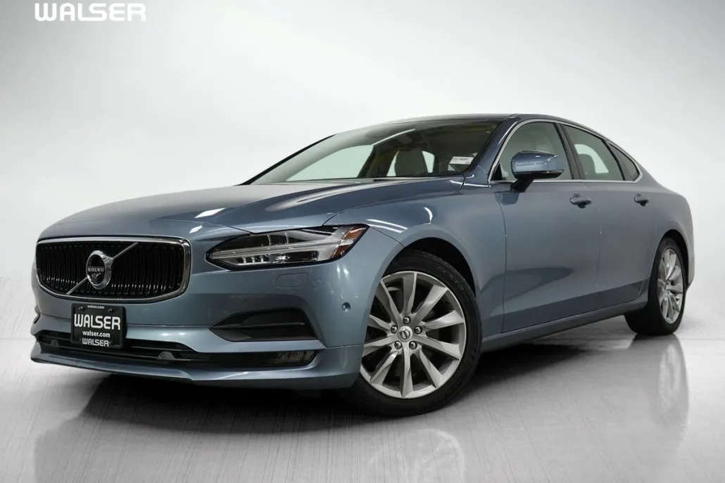 2017 Volvo S90 Momentum photo 1