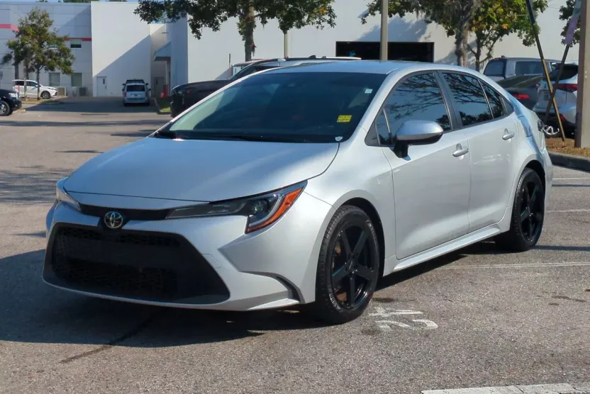 2022 Toyota Corolla LE photo 1
