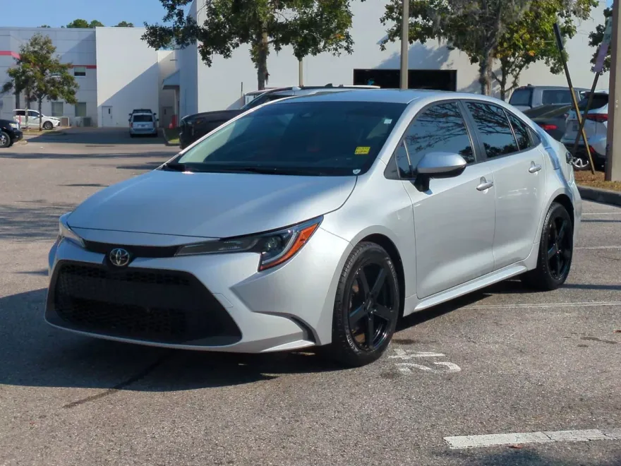2022 Toyota Corolla LE photo 1