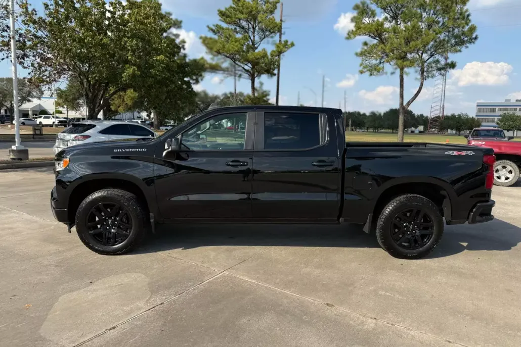 2024 Chevrolet Silverado 1500 RST photo 1