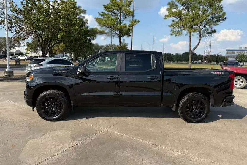 2024 Chevrolet Silverado 1500 RST photo 1