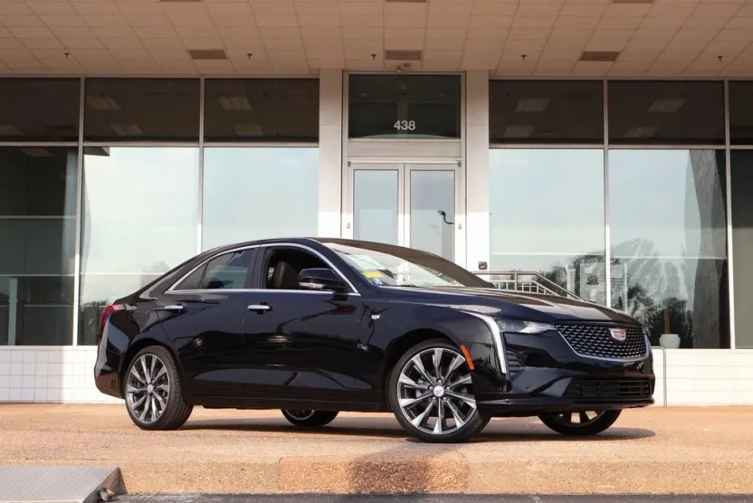 2025 Cadillac CT4 Luxury photo 1