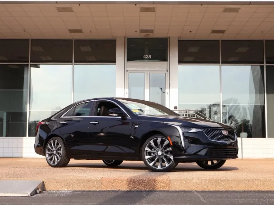 2025 Cadillac CT4 Luxury photo 1