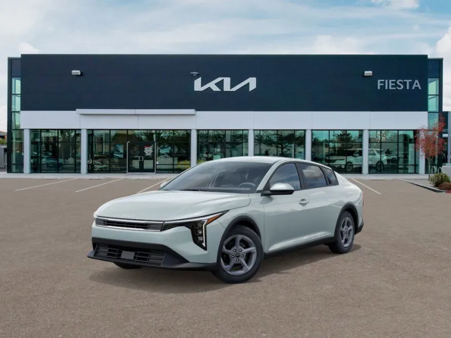 2025 Kia K4 LXS photo 1