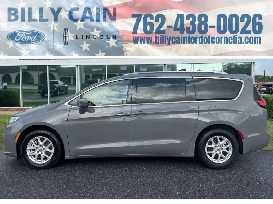 2021 Chrysler Pacifica Touring L photo 1