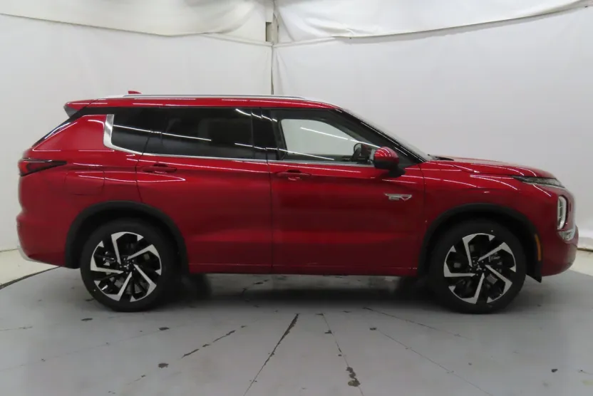 2025 Mitsubishi Outlander PHEV SEL photo 1