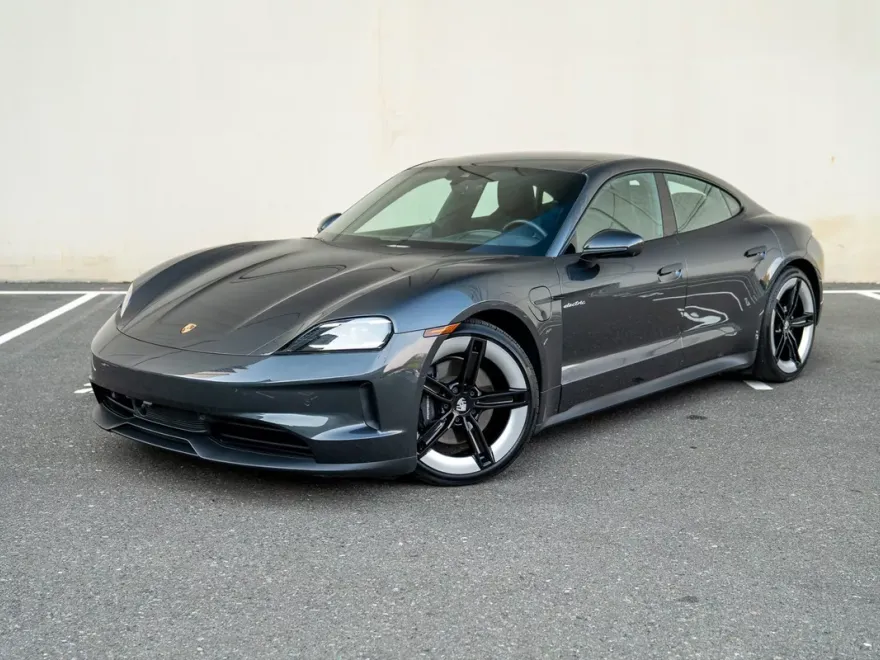 2025 Porsche Taycan photo 1