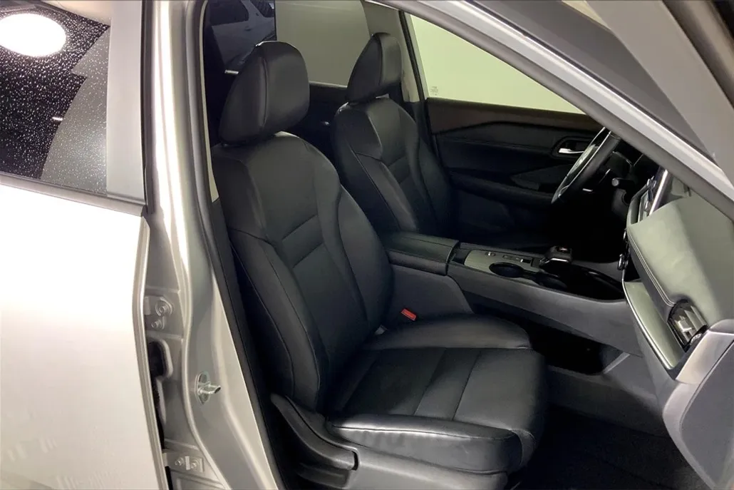 2023 Nissan Rogue SV photo 1