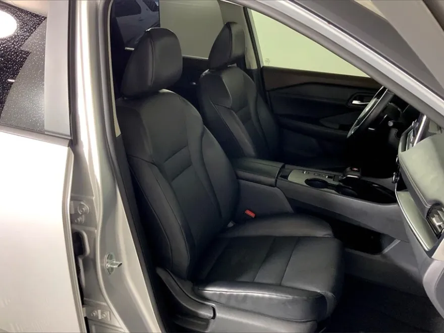 2023 Nissan Rogue SV photo 1