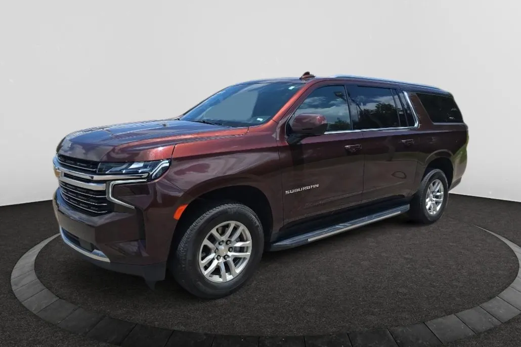 2023 Chevrolet Suburban LT photo 1