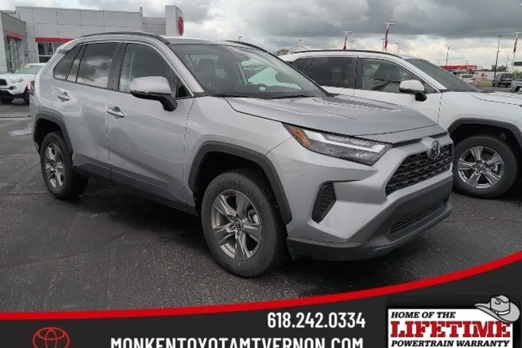 2024 Toyota RAV4 XLE photo 1