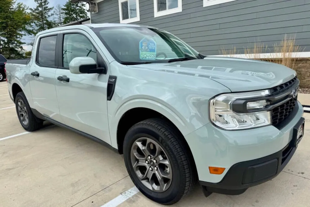 2022 Ford Maverick XLT photo 1