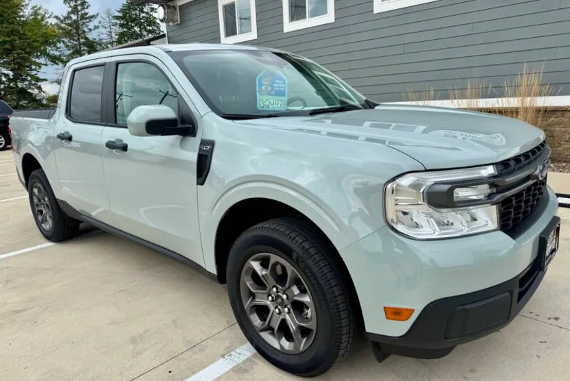 2022 Ford Maverick XLT photo 1