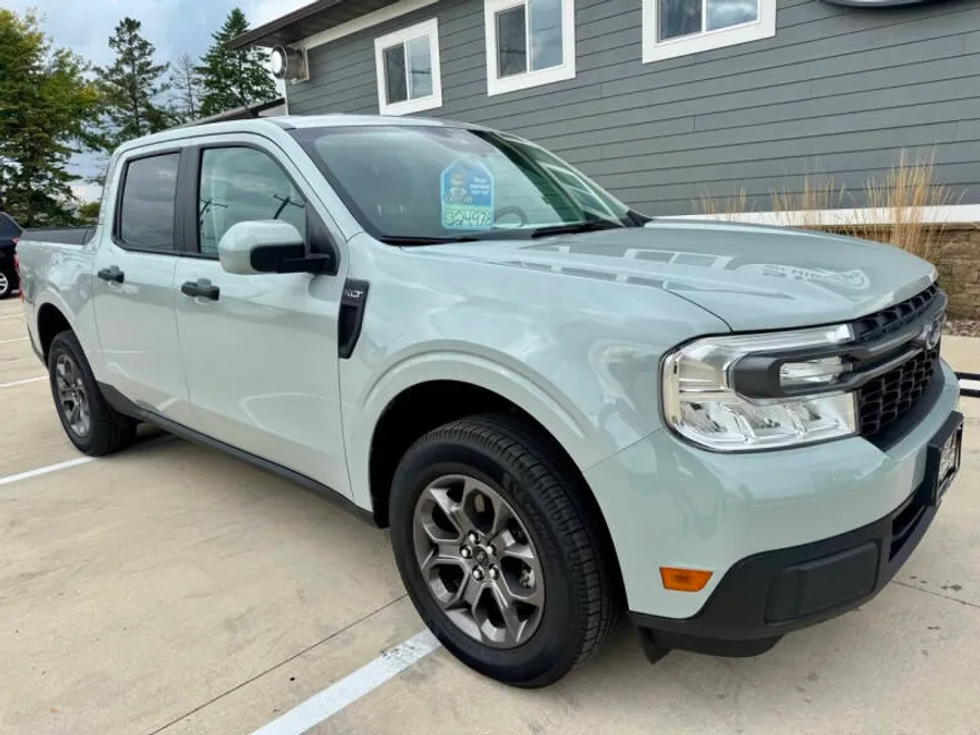 2022 Ford Maverick XLT photo 1