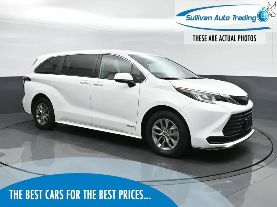 2021 Toyota Sienna LE photo 1