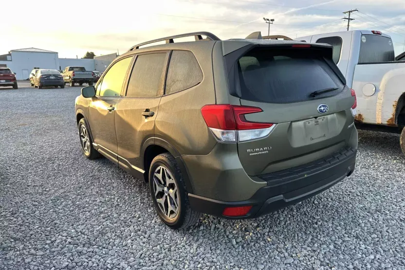 2023 Subaru Forester Premium photo 1