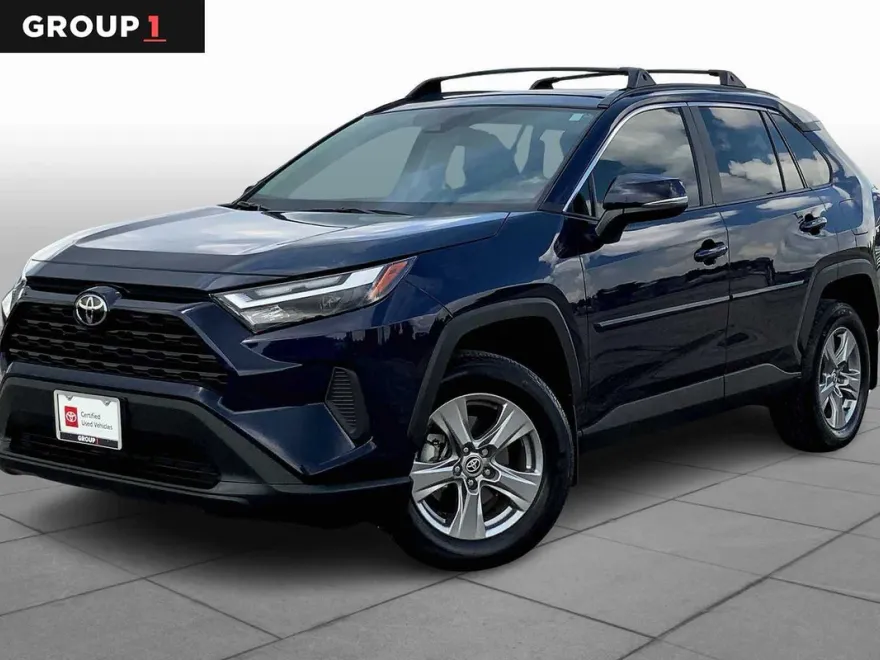 2024 Toyota RAV4 XLE photo 1