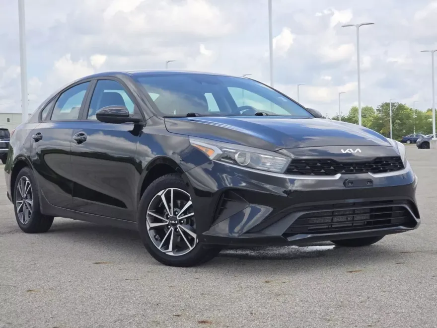 2023 Kia Forte LXS photo 1
