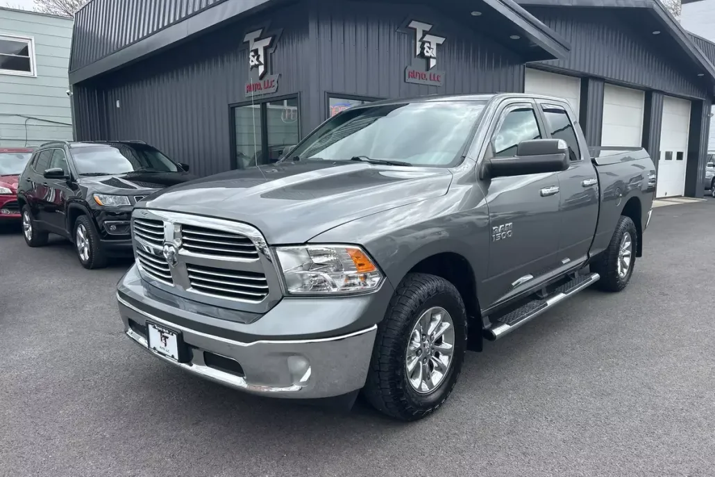 2013 Ram 1500 SLT photo 1