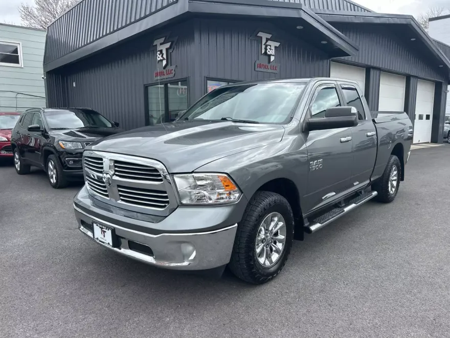 2013 Ram 1500 SLT photo 1
