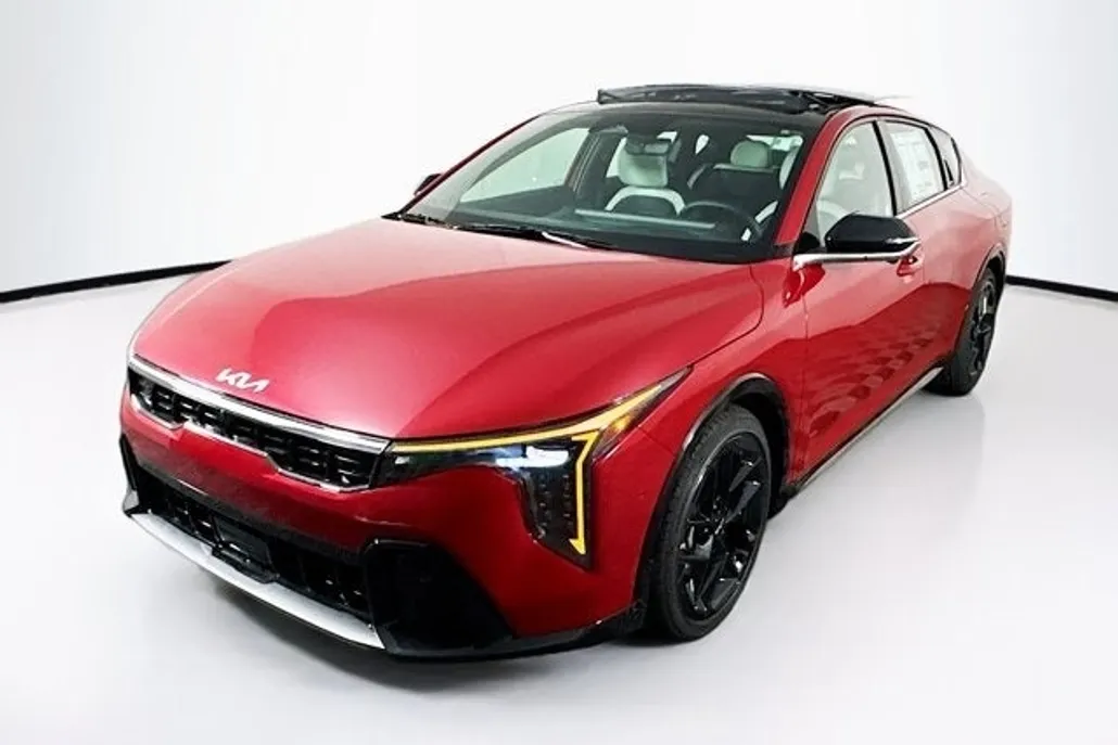 2025 Kia K4 GT-Line Turbo photo 1