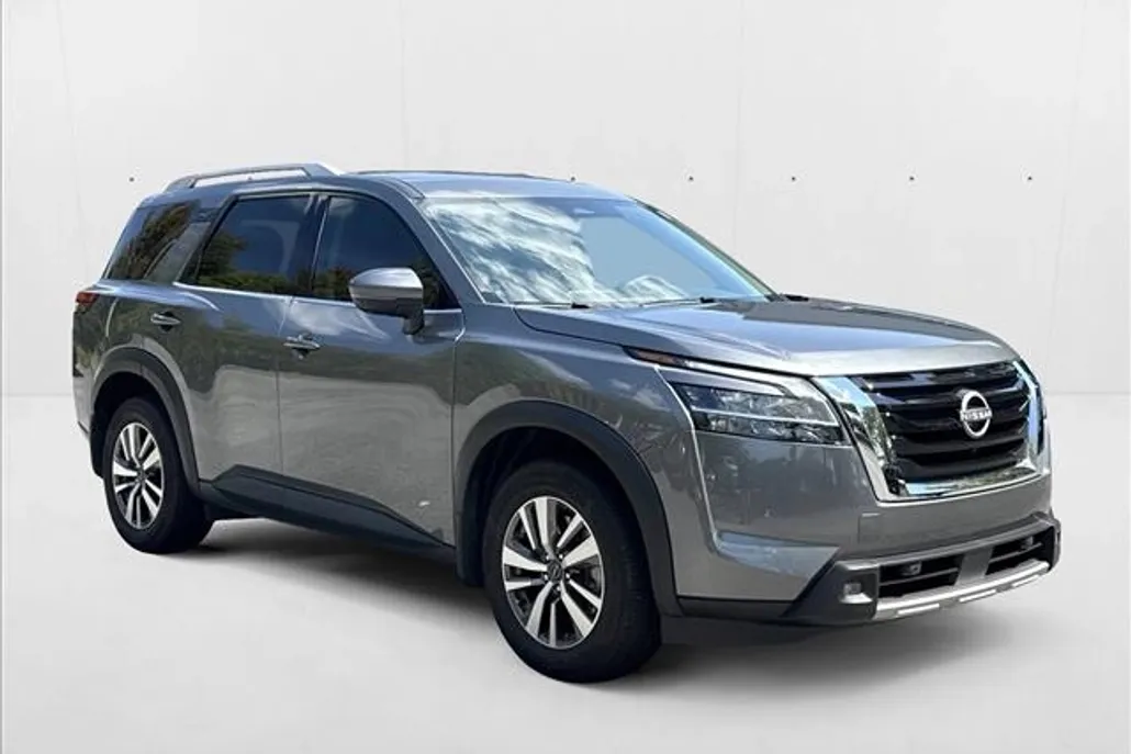 2022 Nissan Pathfinder SL photo 1