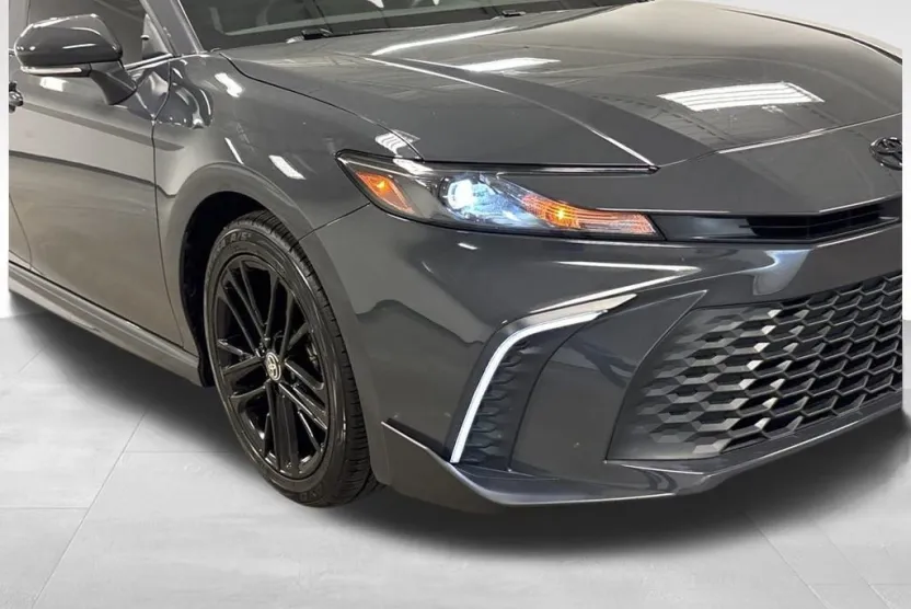 2025 Toyota Camry SE photo 1