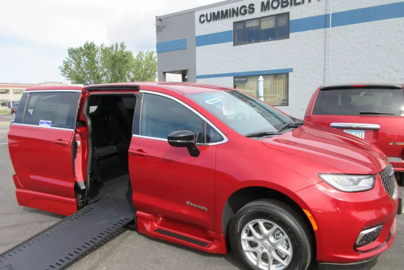 2025 Chrysler Pacifica photo 1