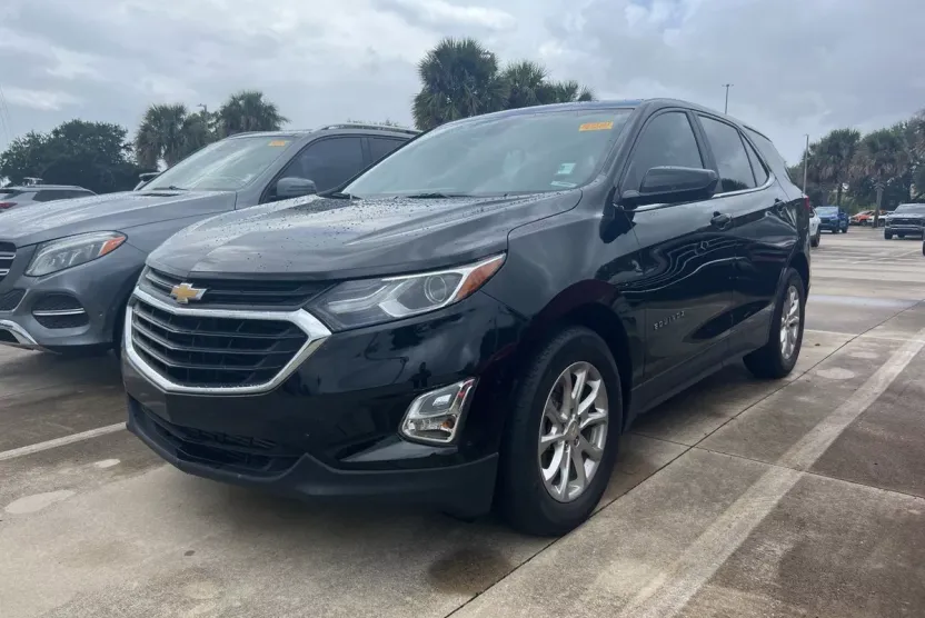 2021 Chevrolet Equinox LT photo 1